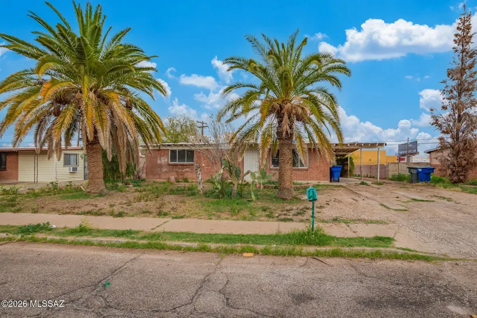 3 Bed 2 Bath Established Mid-Century Residence in Tucson, AZ - 1