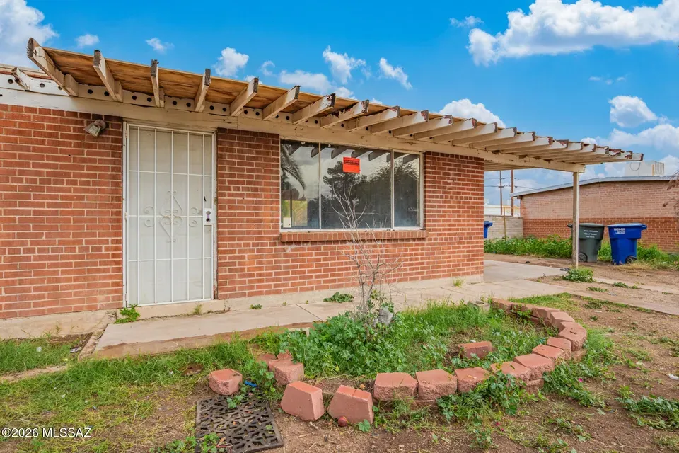 3 Bed 2 Bath Established Mid-Century Residence in Tucson, AZ - 2