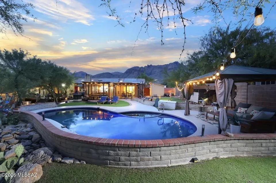 3 Bed 2 Bath Established Mid-Century Residence in Tucson, AZ - 1