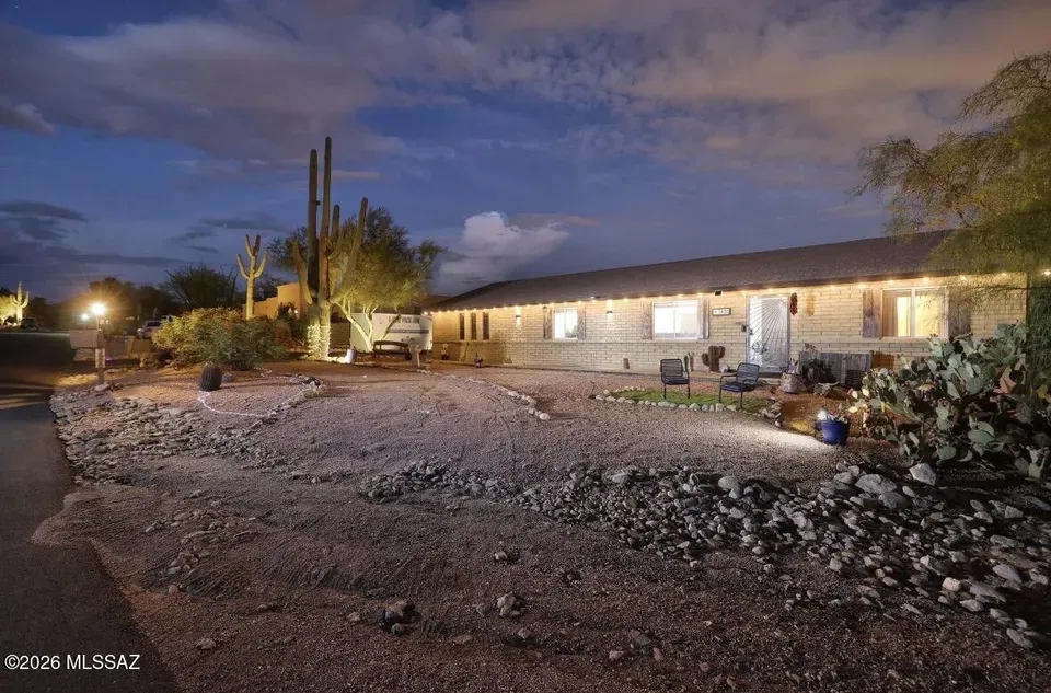 3 Bed 2 Bath Established Mid-Century Residence in Tucson, AZ - 2