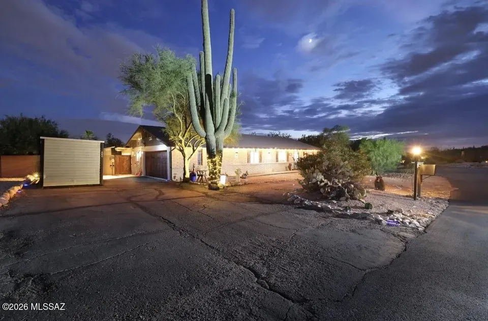 3 Bed 2 Bath Established Mid-Century Residence in Tucson, AZ - 4