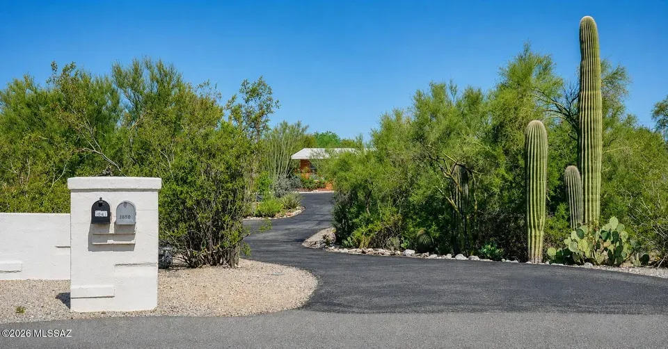 3 Bed 2 Bath Established Mid-Century Residence in Tucson, AZ - 2