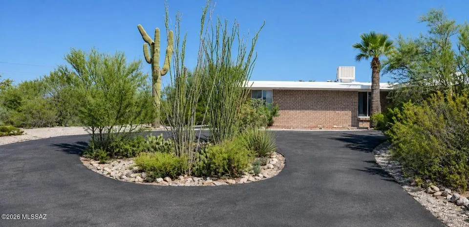 3 Bed 2 Bath Established Mid-Century Residence in Tucson, AZ - 3