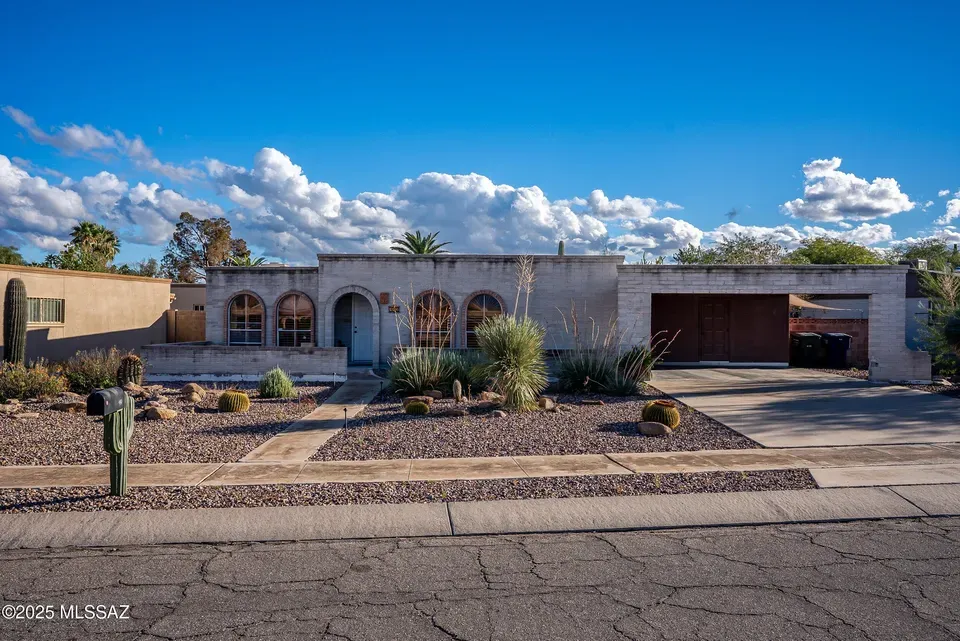 3 Bed 2 Bath Established Mid-Century Residence in Tucson, AZ