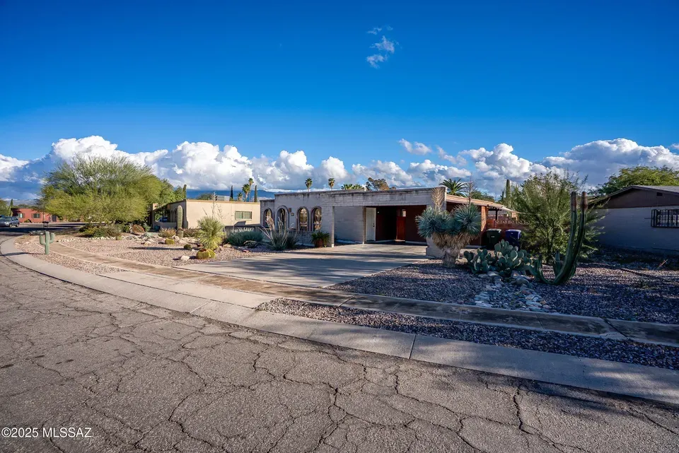 3 Bed 2 Bath Established Mid-Century Residence in Tucson, AZ - 2