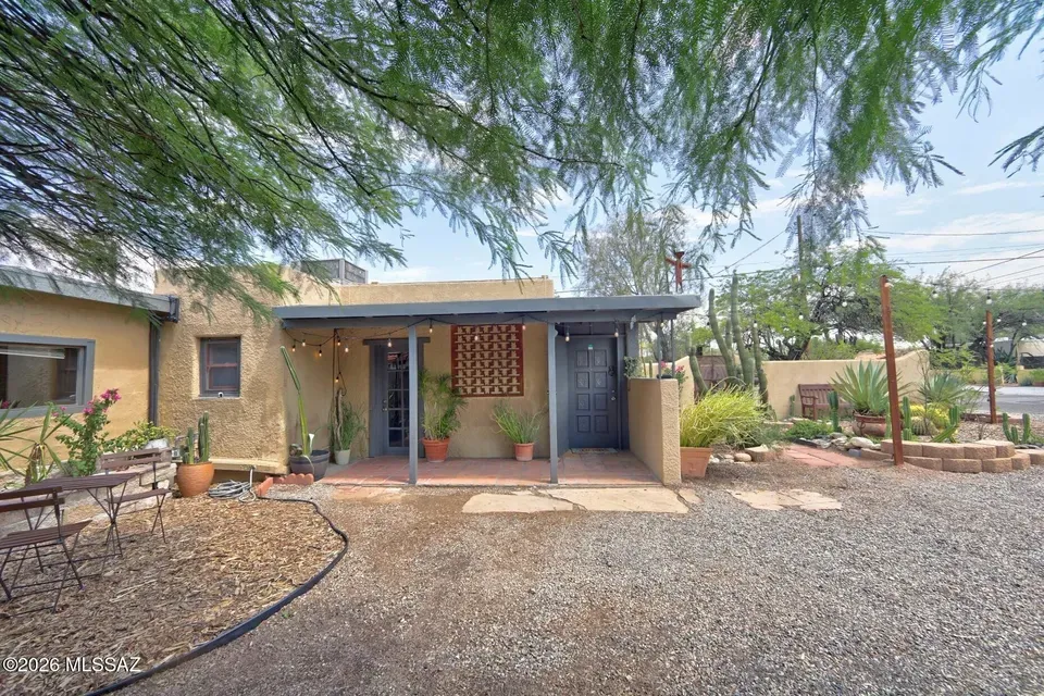 3 Bed 2 Bath Established Mid-Century Residence in Tucson, AZ - 1