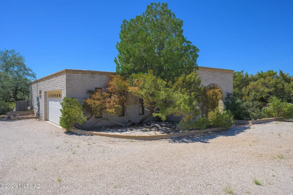 3 Bed 2 Bath Established Mid-Century Residence in Tucson, AZ