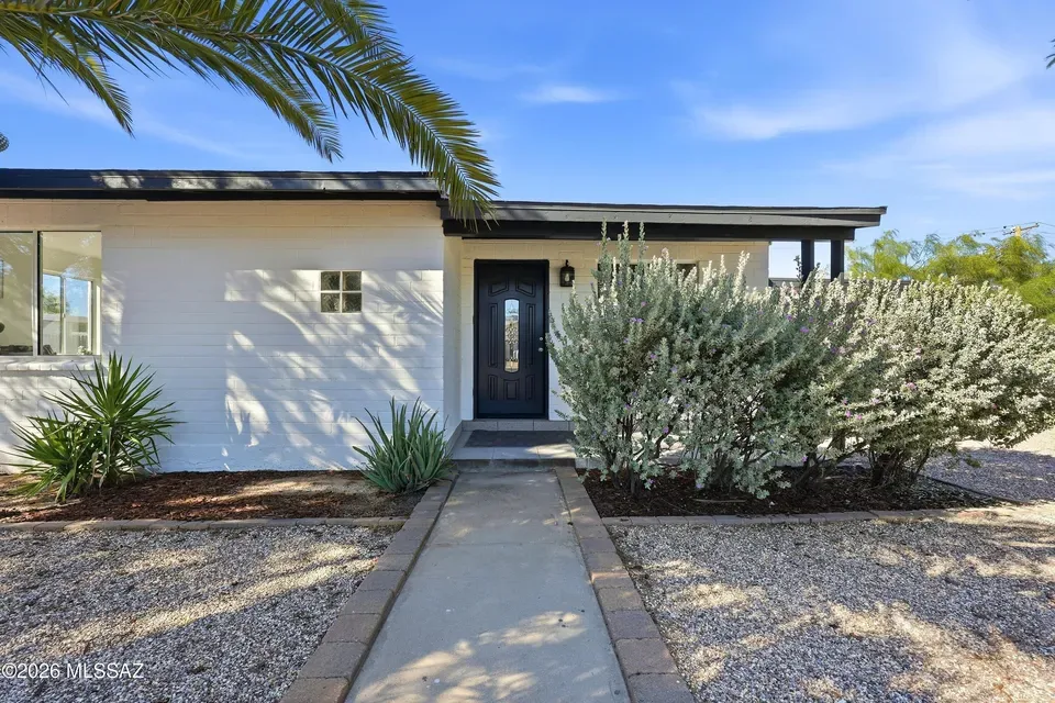 3 Bed 2 Bath Established Mid-Century Residence in Tucson, AZ - 1