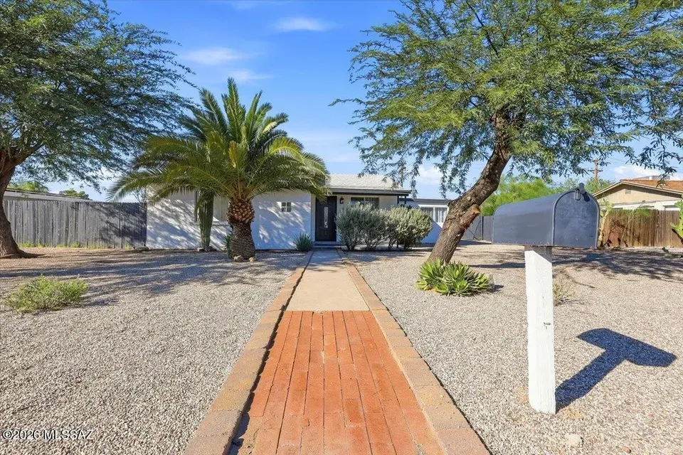 3 Bed 2 Bath Established Mid-Century Residence in Tucson, AZ - 4