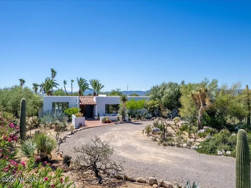 3 Bed 2 Bath Established Mid-Century Residence in Tucson, AZ - 1