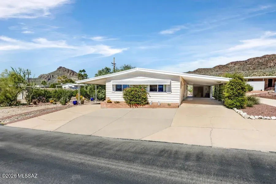 3 Bed 2 Bath Established Mid-Century Residence in Tucson, AZ - 1