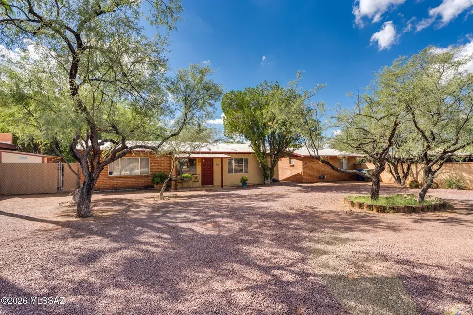 3 Bed 2 Bath Established Mid-Century Residence in Tucson, AZ - 1