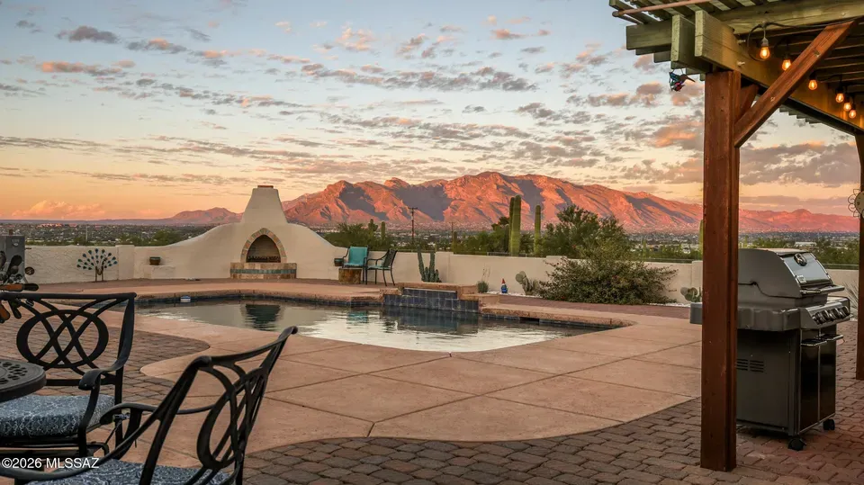 3 Bed 2 Bath Established Mid-Century Residence in Tucson, AZ - 1