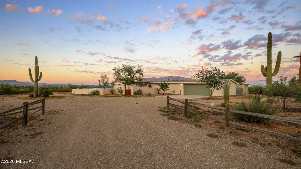 3 Bed 2 Bath Established Mid-Century Residence in Tucson, AZ - 2