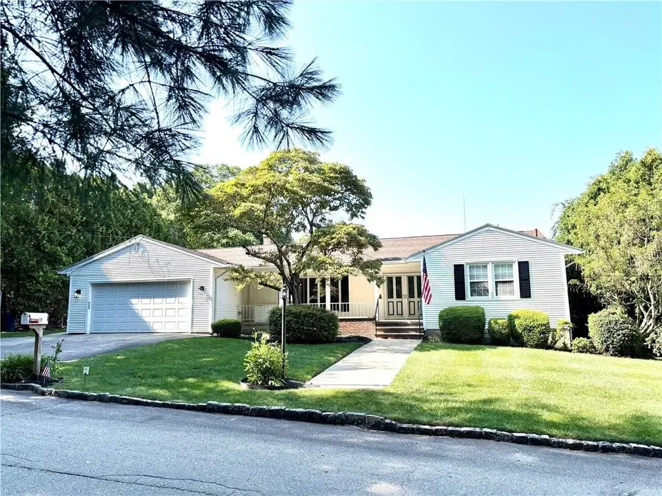 3 Bed 2 Bath Established Mid-Century Residence in Warwick, RI