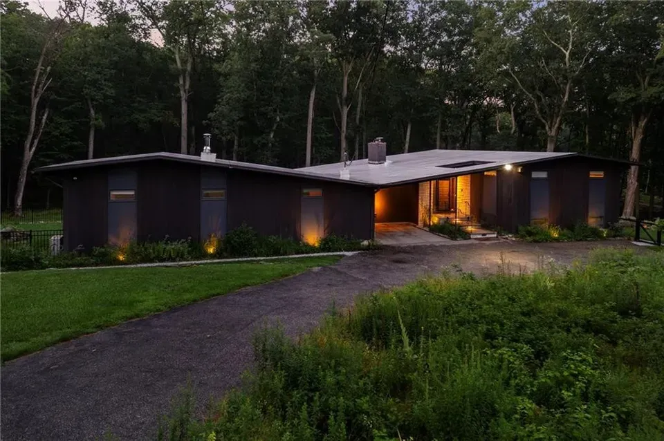 3 Bed 2 Bath Established Mid-Century Residence in Warwick, RI - 2