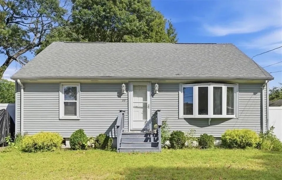 3 Bed 2 Bath Established Mid-Century Residence in Warwick, RI - 1