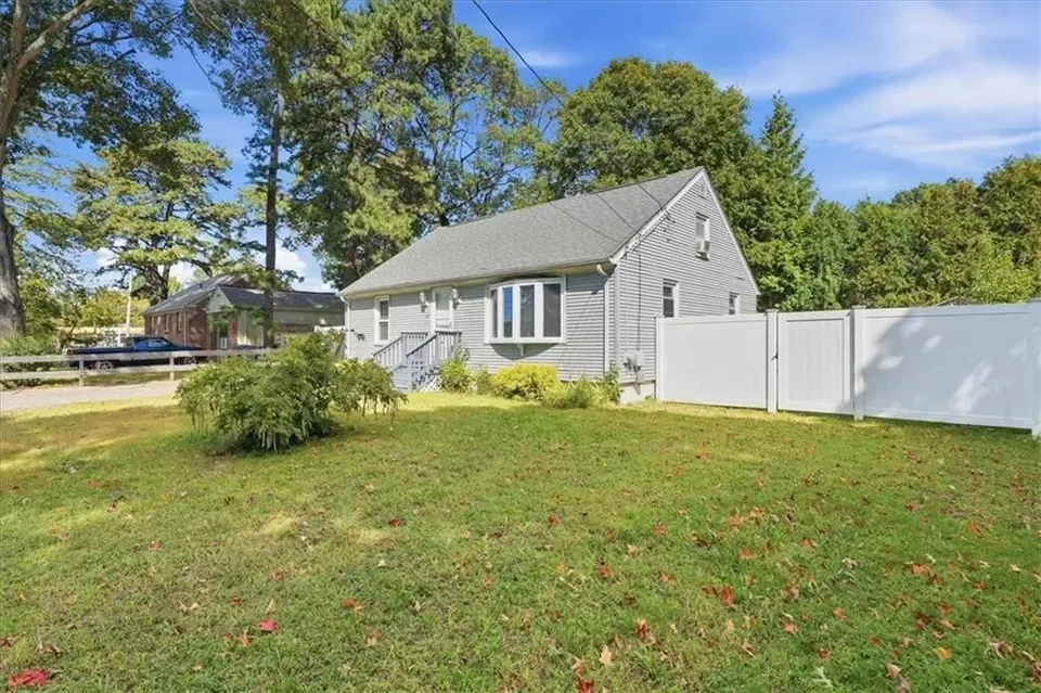 3 Bed 2 Bath Established Mid-Century Residence in Warwick, RI - 2