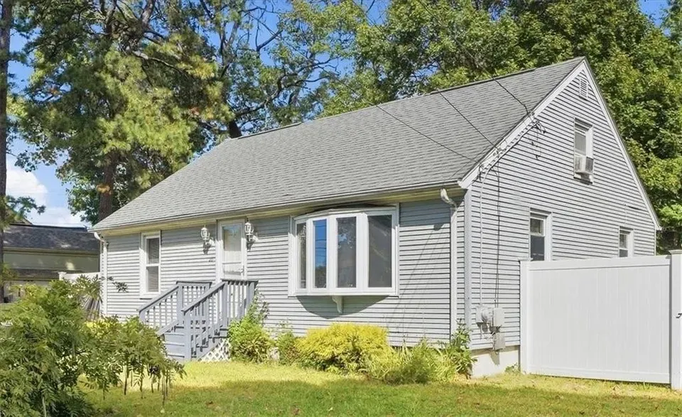 3 Bed 2 Bath Established Mid-Century Residence in Warwick, RI - 3