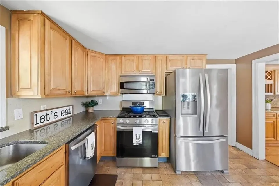 3 Bed 2 Bath Established Mid-Century Residence in Warwick, RI - 5