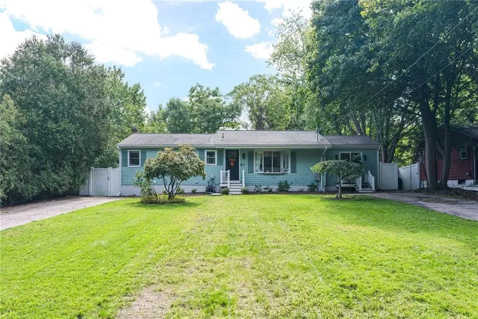 3 Bed 2 Bath Established Mid-Century Residence in Warwick, RI