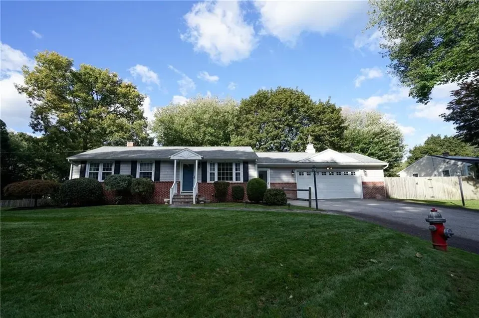 3 Bed 2 Bath Established Mid-Century Residence in Warwick, RI - 1