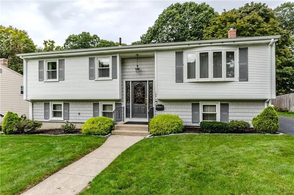 3 Bed 2 Bath Established Mid-Century Residence in Warwick, RI