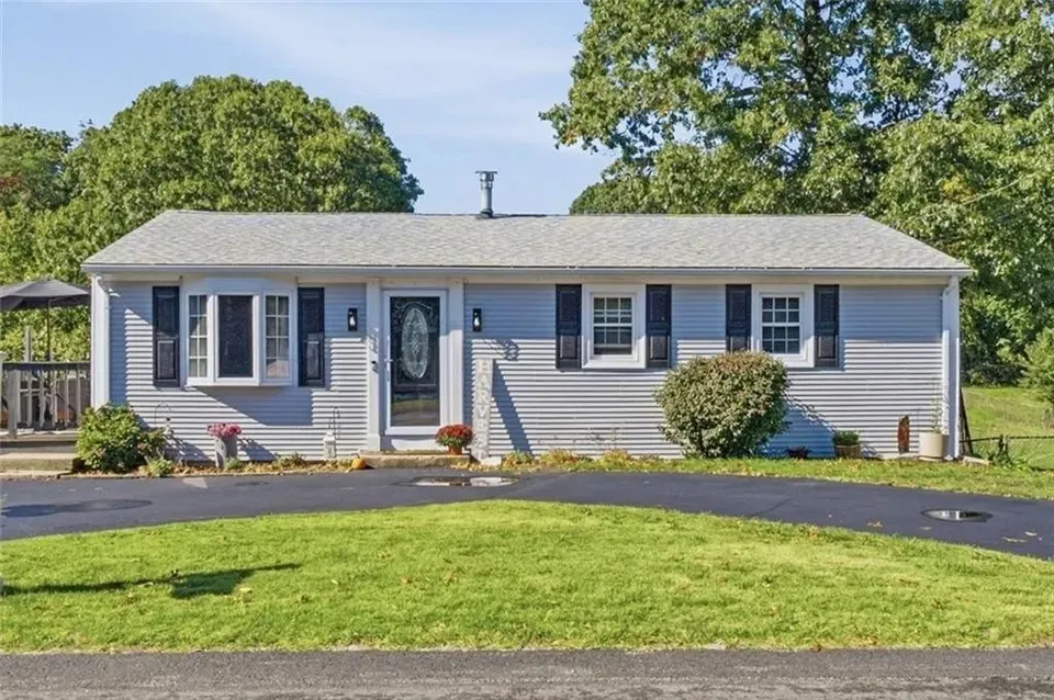 3 Bed 2 Bath Established Mid-Century Residence in Warwick, RI