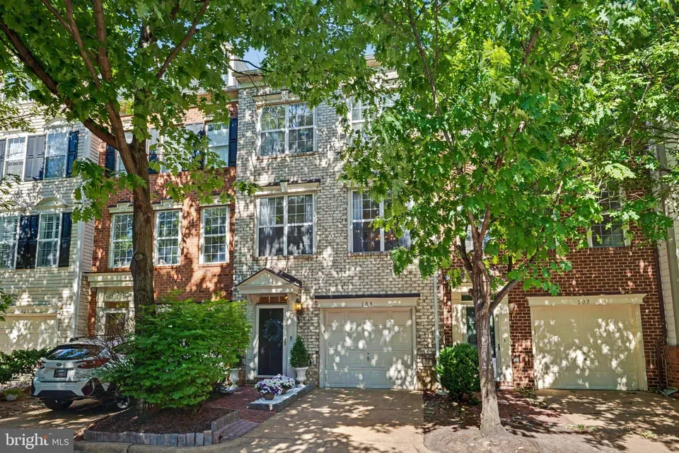 3 Bed 2 Bath Established Multi-Level Townhouse in Alexandria, VA