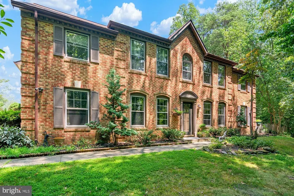 3 Bed 2 Bath Established Multi-Level Townhouse in Annapolis, MD