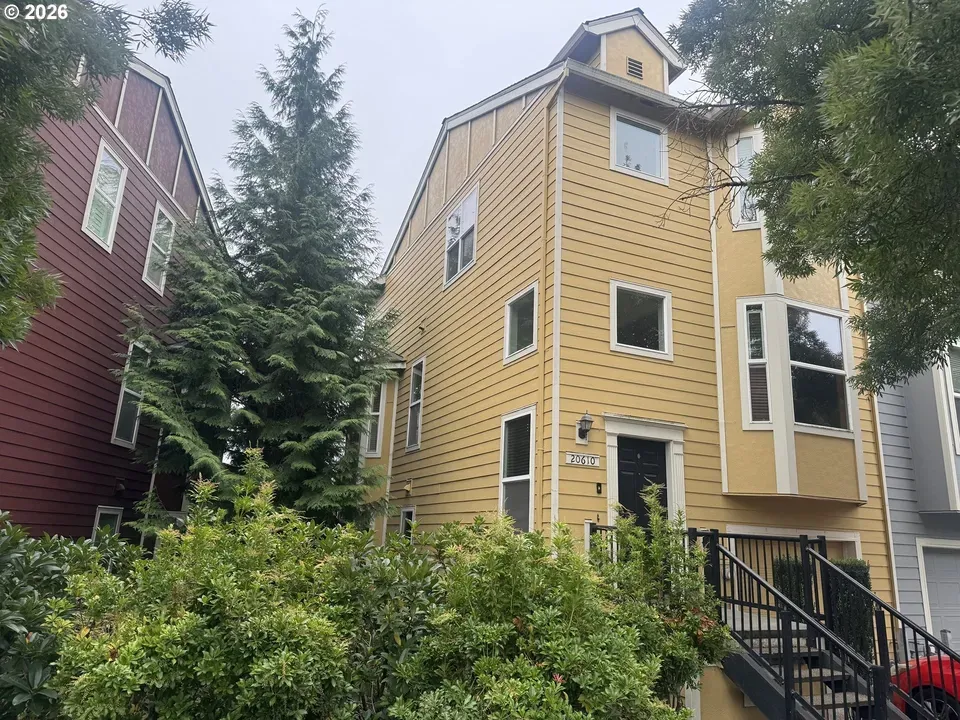 3 Bed 2 Bath Established Multi-Level Townhouse in Beaverton, OR
