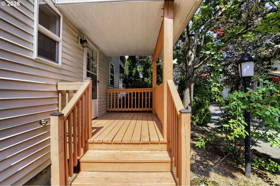 3 Bed 2 Bath Established Multi-Level Townhouse in Beaverton, OR - 3