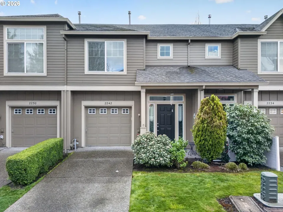 3 Bed 2 Bath Established Multi-Level Townhouse in Beaverton, OR