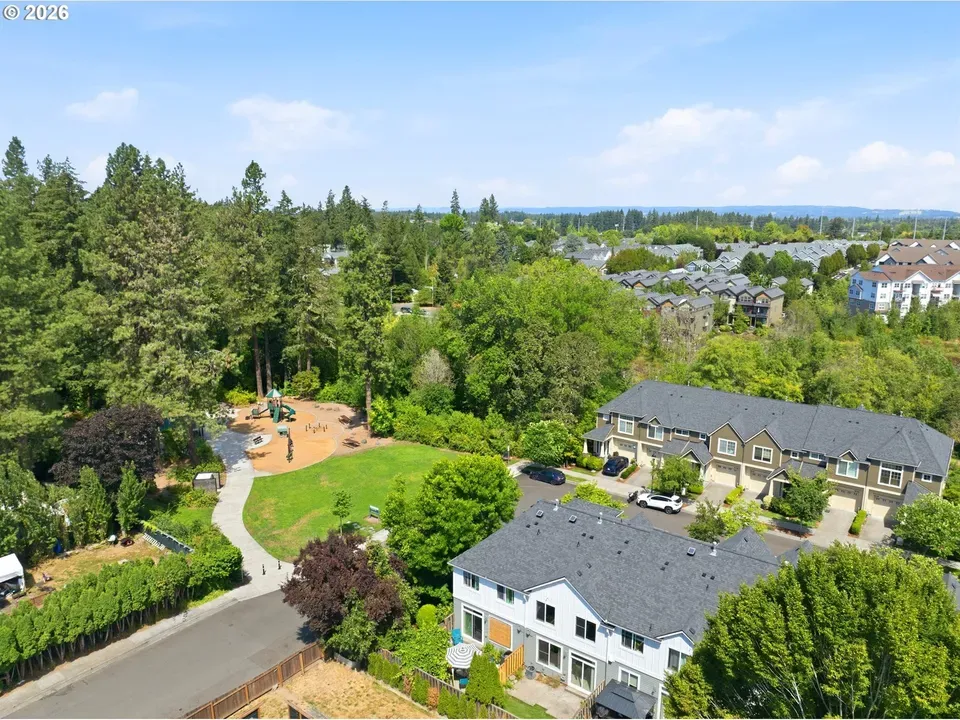 3 Bed 2 Bath Established Multi-Level Townhouse in Beaverton, OR - 5