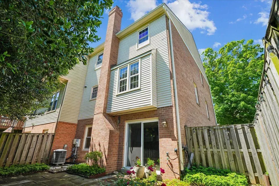 3 Bed 2 Bath Established Multi-Level Townhouse in Bethesda, MD - 2