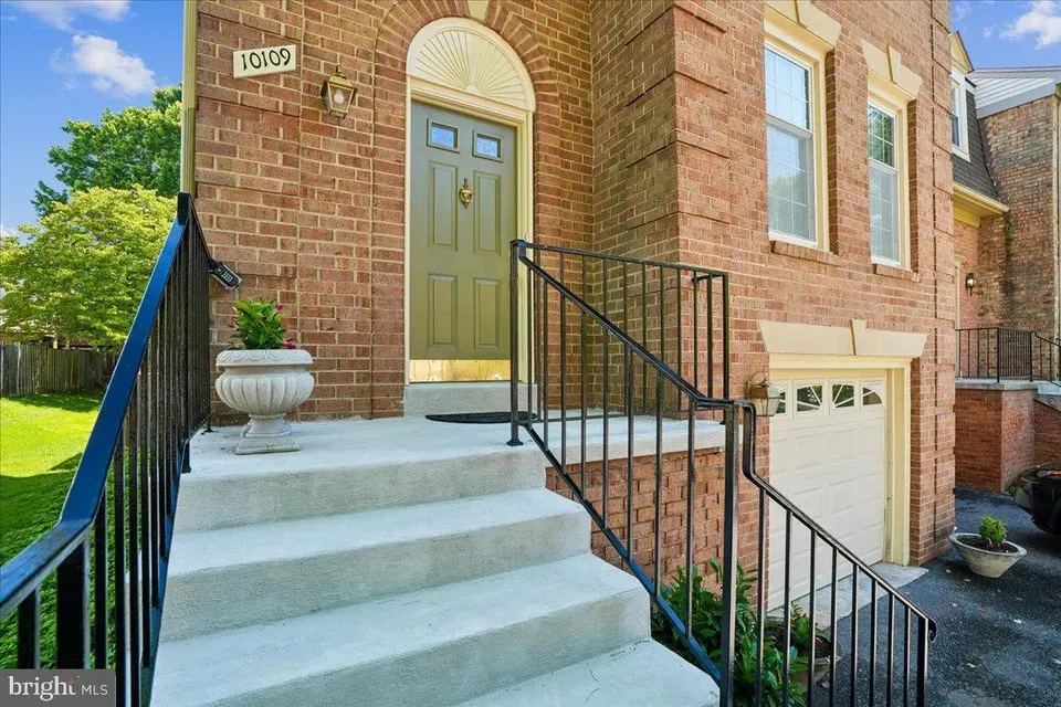 3 Bed 2 Bath Established Multi-Level Townhouse in Bethesda, MD - 3