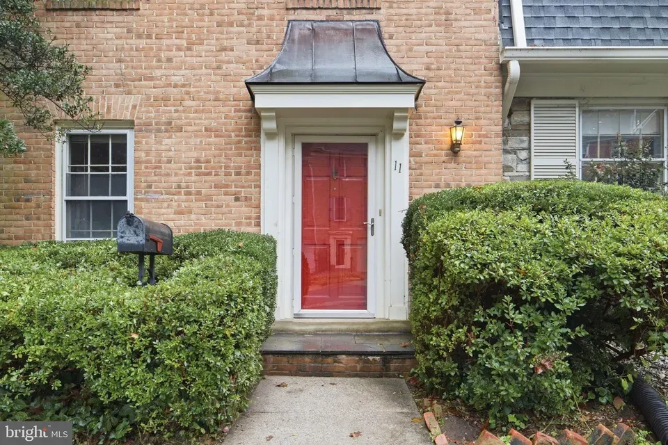3 Bed 2 Bath Established Multi-Level Townhouse in Bethesda, MD - 1