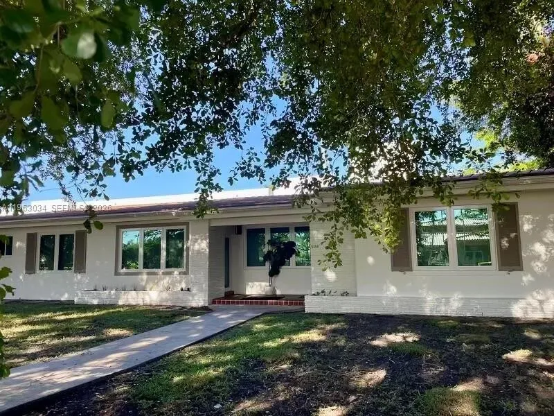 3 Bed 2 Bath Established Multi-Level Townhouse in Coral Gables, FL