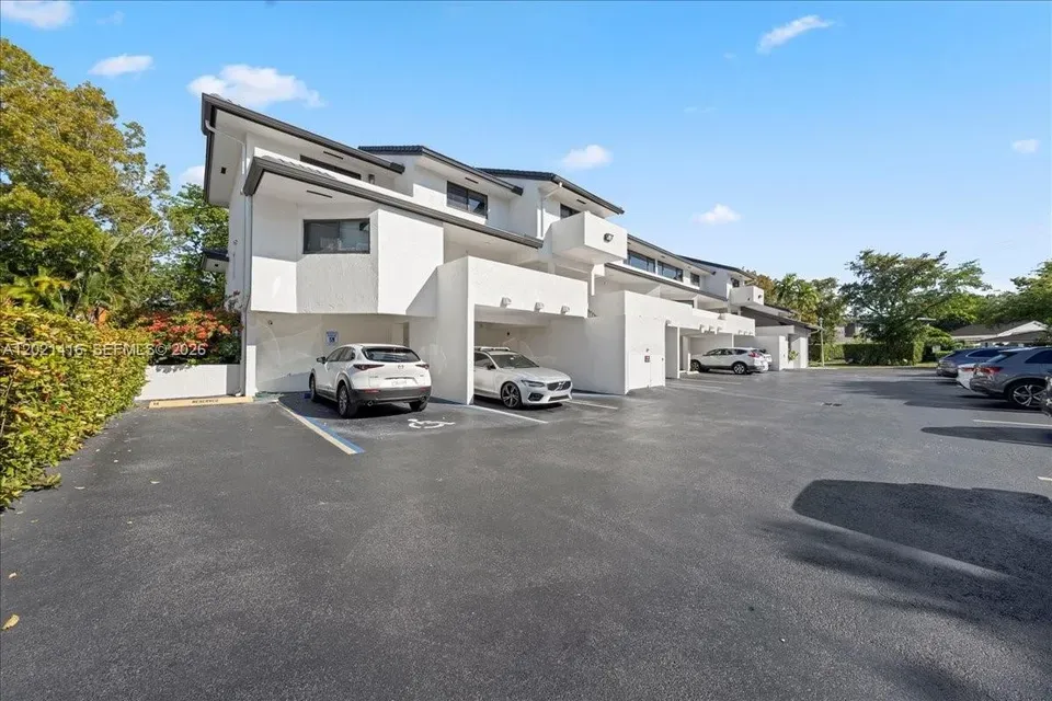 3 Bed 2 Bath Established Multi-Level Townhouse in Coral Gables, FL - 1
