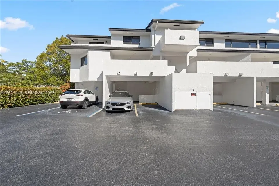 3 Bed 2 Bath Established Multi-Level Townhouse in Coral Gables, FL - 2