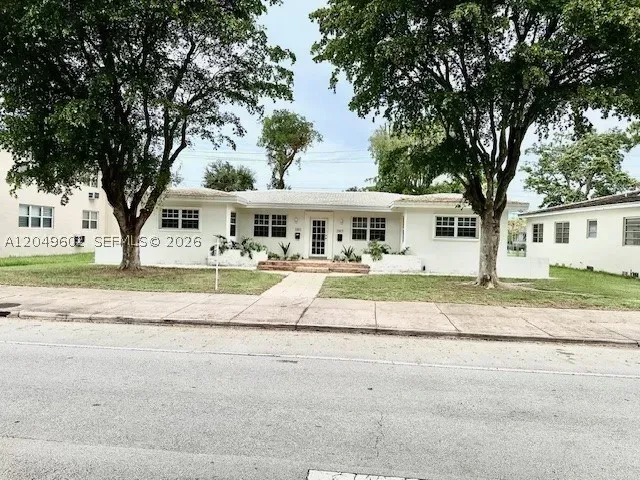 3 Bed 2 Bath Established Multi-Level Townhouse in Coral Gables, FL
