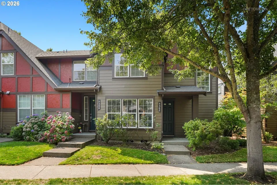 3 Bed 2 Bath Established Multi-Level Townhouse in Hillsboro, OR