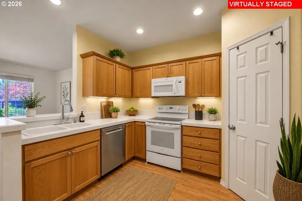 3 Bed 2 Bath Established Multi-Level Townhouse in Hillsboro, OR - 3
