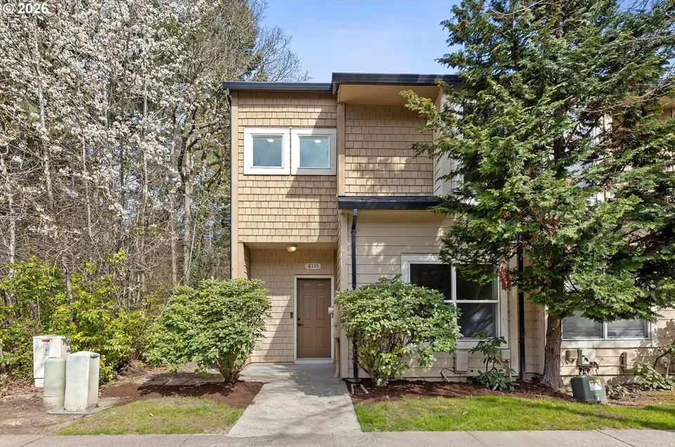 3 Bed 2 Bath Established Multi-Level Townhouse in Hillsboro, OR - 1