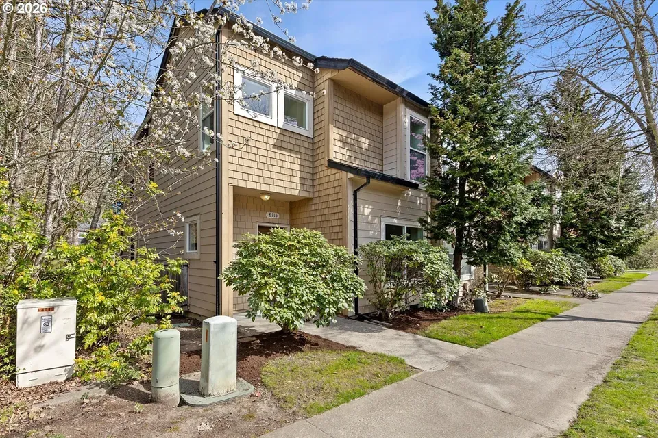 3 Bed 2 Bath Established Multi-Level Townhouse in Hillsboro, OR - 2