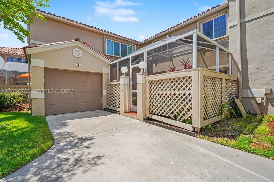 3 Bed 2 Bath Established Multi-Level Townhouse in Hollywood, FL - 4
