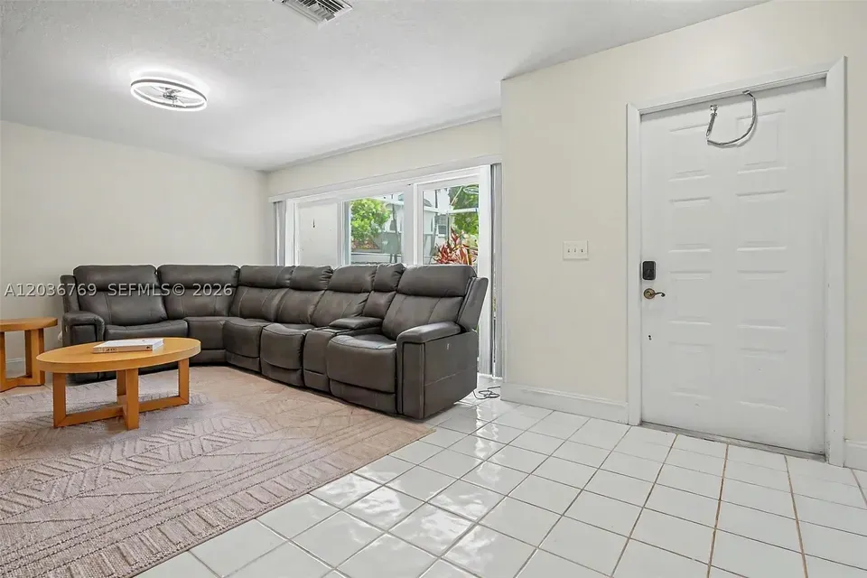 3 Bed 2 Bath Established Multi-Level Townhouse in Hollywood, FL - 5