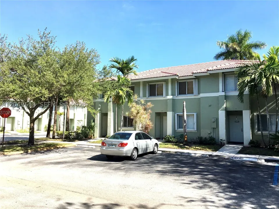 3 Bed 2 Bath Established Multi-Level Townhouse in Hollywood, FL