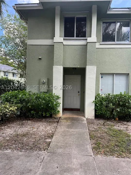 3 Bed 2 Bath Established Multi-Level Townhouse in Hollywood, FL - 3