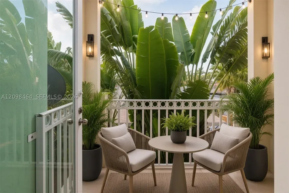 3 Bed 2 Bath Established Multi-Level Townhouse in Hollywood, FL